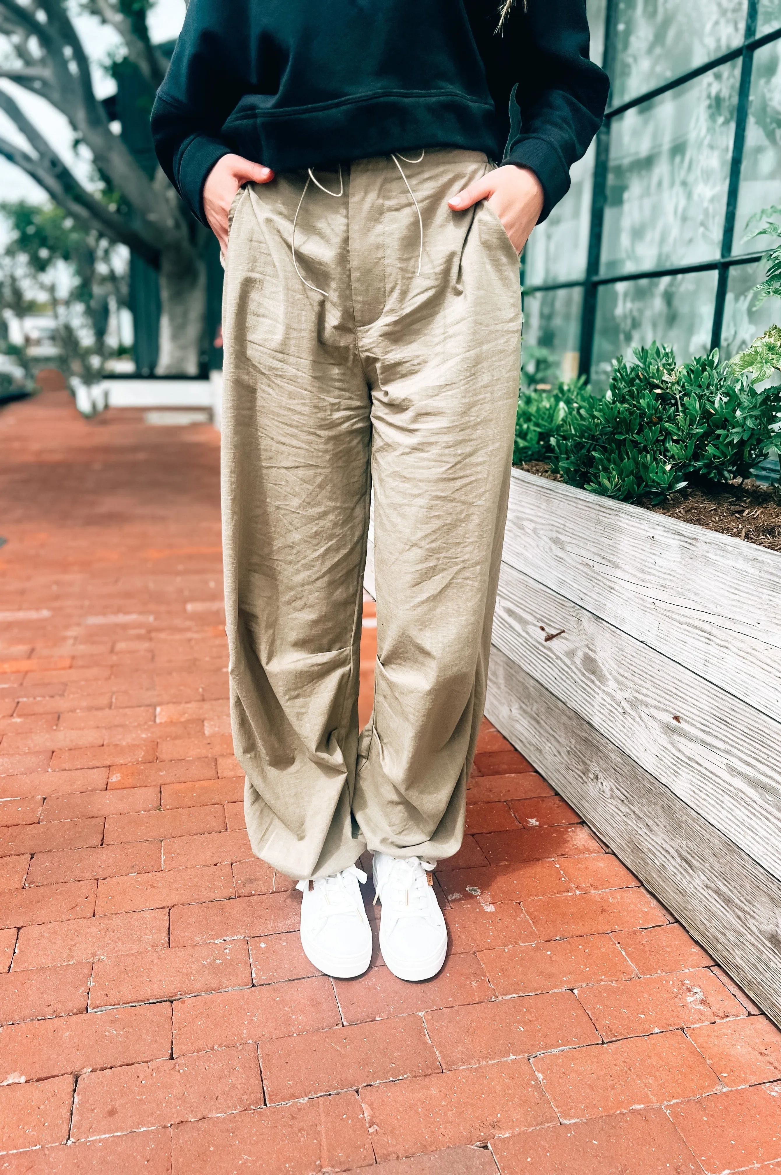 Voluminous Pocketed Pants Olive