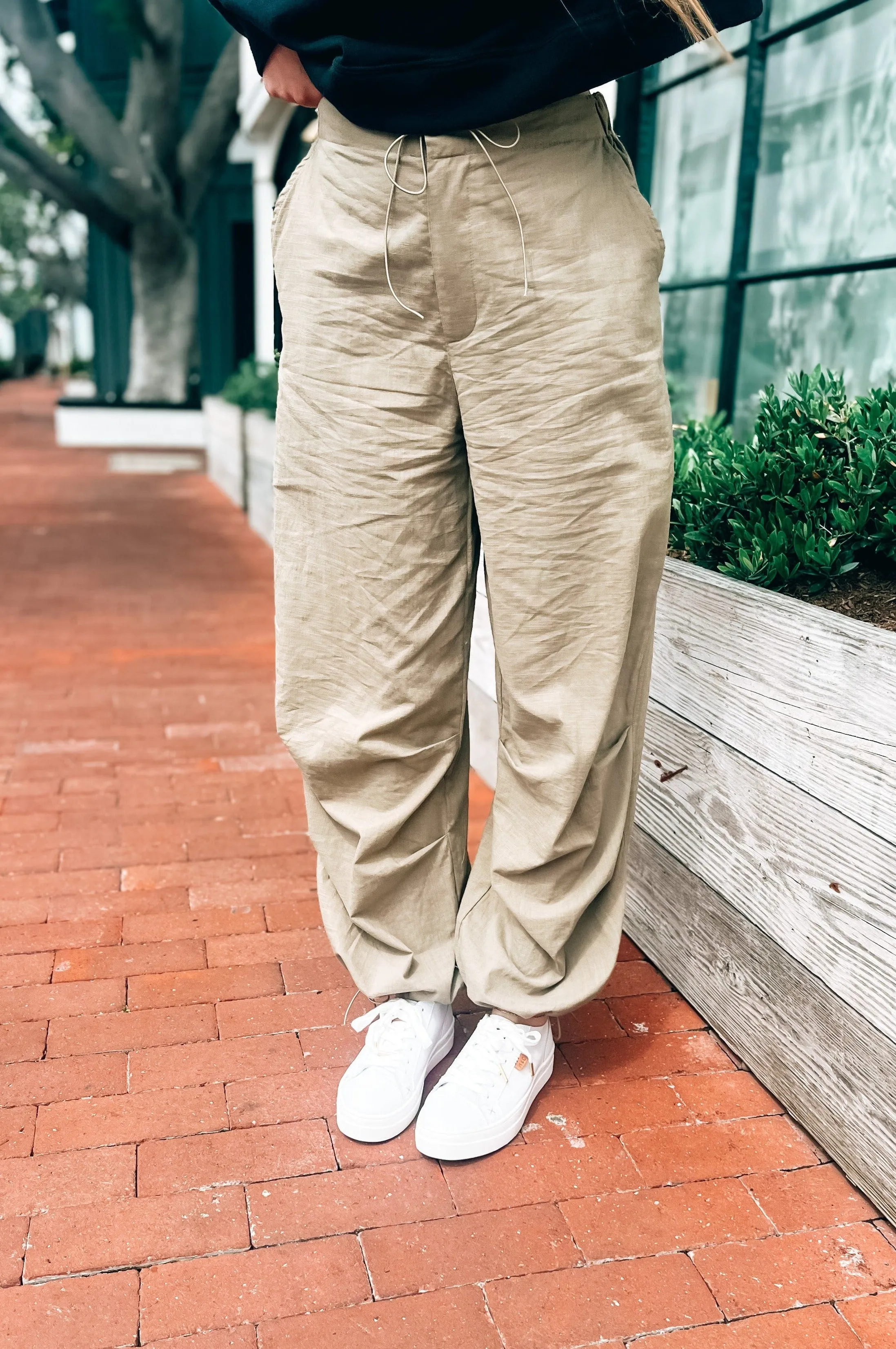 Voluminous Pocketed Pants Olive